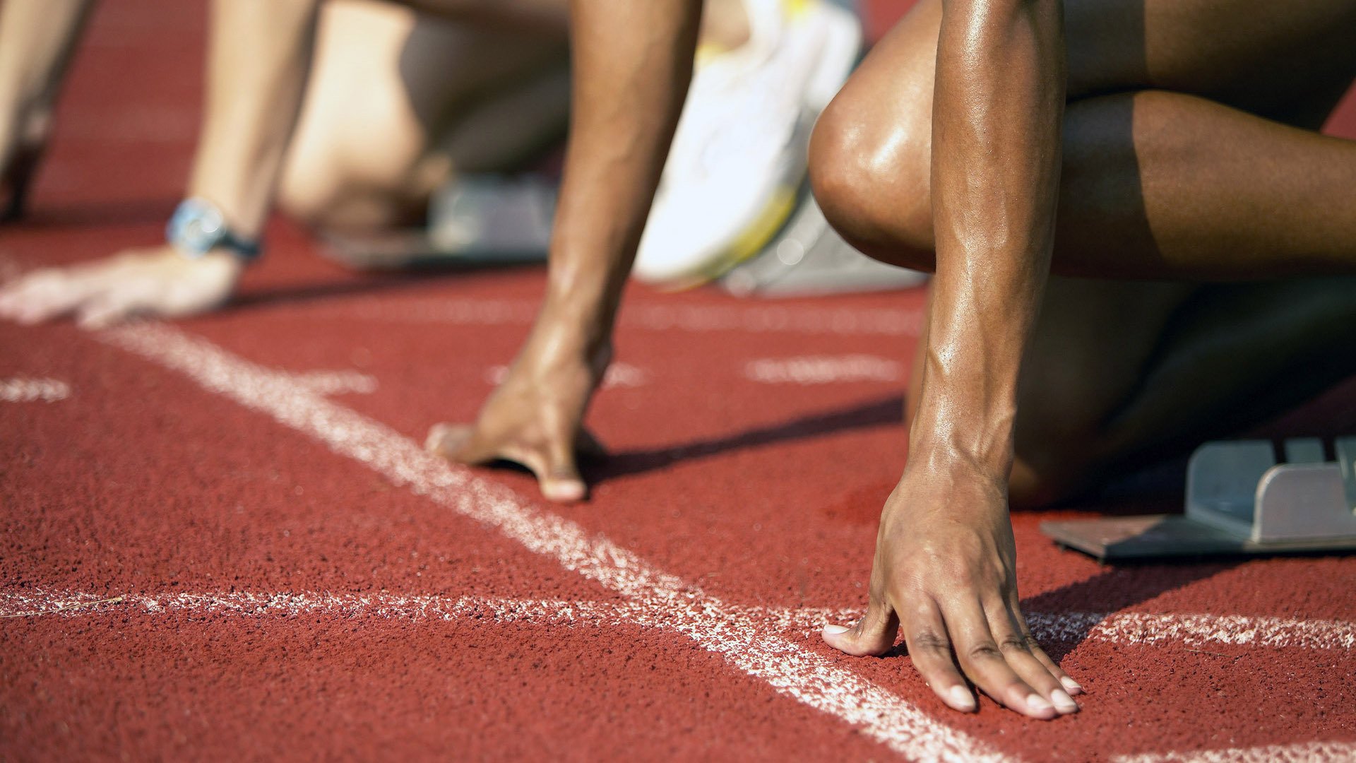 骑士赛后发布海报纪念传奇教练周年，骑士历年教练